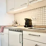 Stylisches Mit Balkon Und Privatem Stellplatz Fuer Bis Zu 4 Personen Nur Wenige Minuten Von Der Innenstadt & Mosel Entfernt *