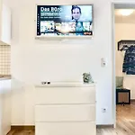 Stylisches Mit Balkon Und Privatem Stellplatz Fuer Bis Zu 4 Personen Nur Wenige Minuten Von Der Innenstadt & Mosel Entfernt