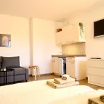 Stylisches Mit Balkon Und Privatem Stellplatz Fuer Bis Zu 4 Personen Nur Wenige Minuten Von Der Innenstadt & Mosel Entfernt Lejlighed