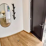 Stylisches Mit Balkon Und Privatem Stellplatz Fuer Bis Zu 4 Personen Nur Wenige Minuten Von Der Innenstadt & Mosel Entfernt Appartement *