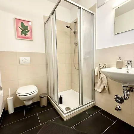 Stylisches Mit Balkon Und Privatem Stellplatz Fuer Bis Zu 4 Personen Nur Wenige Minuten Von Der Innenstadt & Mosel Entfernt * Koblenc