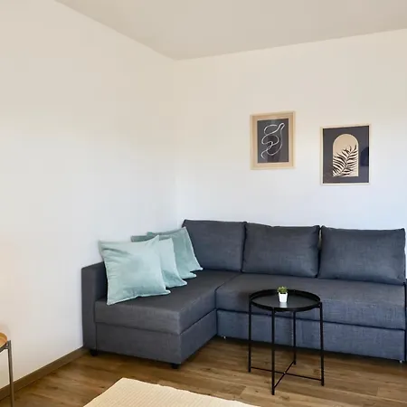 Lejlighed Stylisches Mit Balkon Und Privatem Stellplatz Fuer Bis Zu 4 Personen Nur Wenige Minuten Von Der Innenstadt & Mosel Entfernt *