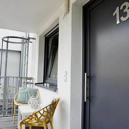 Stylisches Mit Balkon Und Privatem Stellplatz Fuer Bis Zu 4 Personen Nur Wenige Minuten Von Der Innenstadt & Mosel Entfernt Apartamento