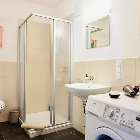 Stylisches Mit Balkon Und Privatem Stellplatz Fuer Bis Zu 4 Personen Nur Wenige Minuten Von Der Innenstadt & Mosel Entfernt Apartamento