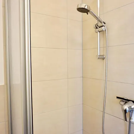 Apartamento Stylisches Mit Balkon Und Privatem Stellplatz Fuer Bis Zu 4 Personen Nur Wenige Minuten Von Der Innenstadt & Mosel Entfernt *