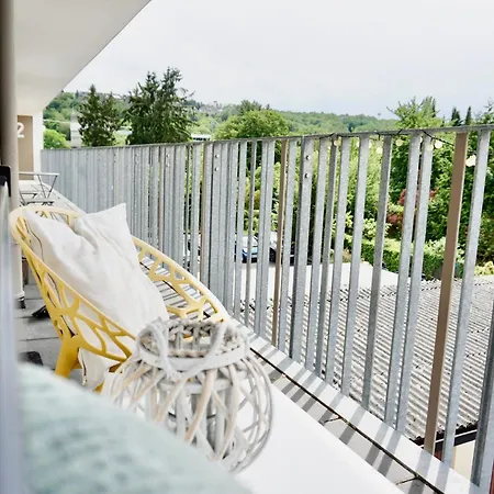 Stylisches Mit Balkon Und Privatem Stellplatz Fuer Bis Zu 4 Personen Nur Wenige Minuten Von Der Innenstadt & Mosel Entfernt Apartamento *