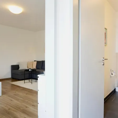 Stylisches Mit Balkon Und Privatem Stellplatz Fuer Bis Zu 4 Personen Nur Wenige Minuten Von Der Innenstadt & Mosel Entfernt Apartamento *