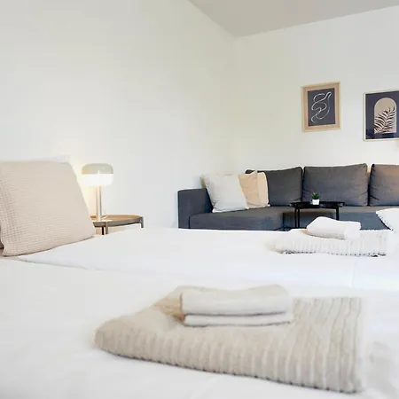 Apartamento Stylisches Mit Balkon Und Privatem Stellplatz Fuer Bis Zu 4 Personen Nur Wenige Minuten Von Der Innenstadt & Mosel Entfernt