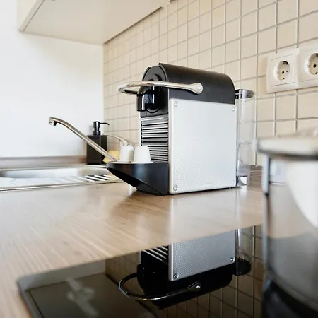Stylisches Mit Balkon Und Privatem Stellplatz Fuer Bis Zu 4 Personen Nur Wenige Minuten Von Der Innenstadt & Mosel Entfernt Apartamento