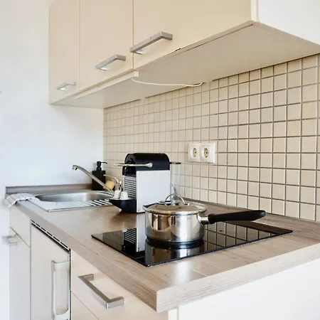 Stylisches Mit Balkon Und Privatem Stellplatz Fuer Bis Zu 4 Personen Nur Wenige Minuten Von Der Innenstadt & Mosel Entfernt Apartamento