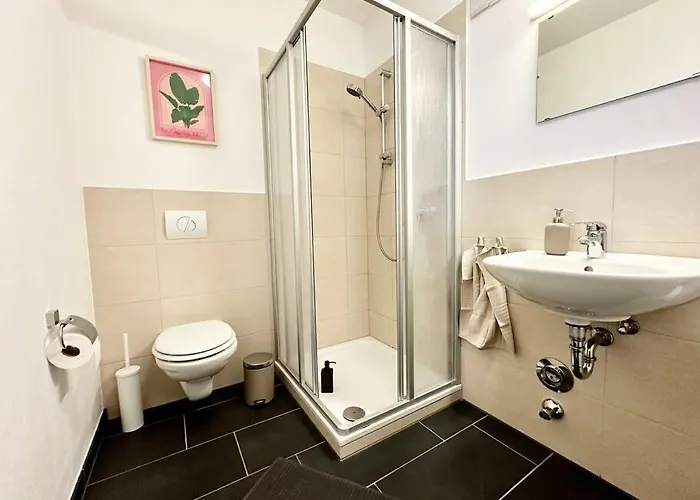 Stylisches Mit Balkon Und Privatem Stellplatz Fuer Bis Zu 4 Personen Nur Wenige Minuten Von Der Innenstadt & Mosel Entfernt * Koblenc