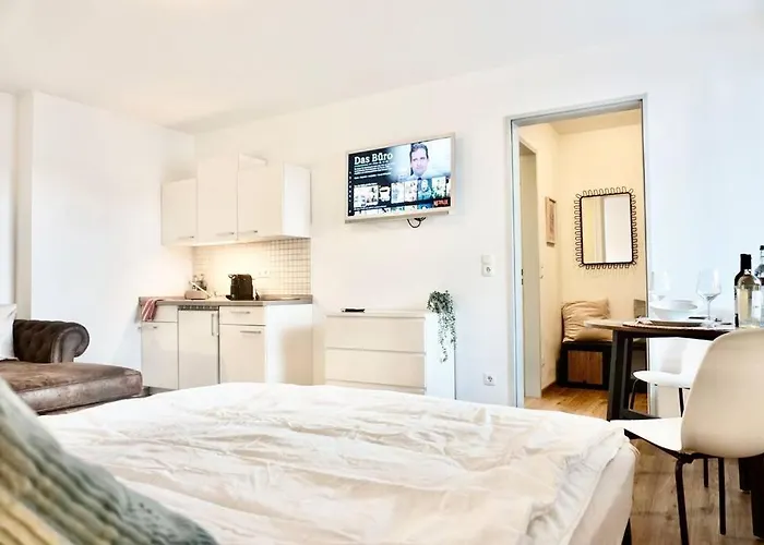 Stylisches Mit Balkon Und Privatem Stellplatz Fuer Bis Zu 4 Personen Nur Wenige Minuten Von Der Innenstadt & Mosel Entfernt Apartmán Koblenc