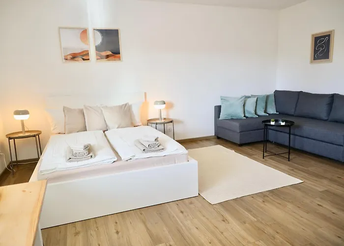 Stylisches Mit Balkon Und Privatem Stellplatz Fuer Bis Zu 4 Personen Nur Wenige Minuten Von Der Innenstadt & Mosel Entfernt Koblenc