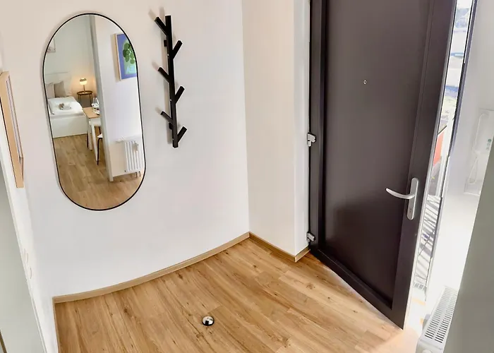 Stylisches Mit Balkon Und Privatem Stellplatz Fuer Bis Zu 4 Personen Nur Wenige Minuten Von Der Innenstadt & Mosel Entfernt Apartmán *